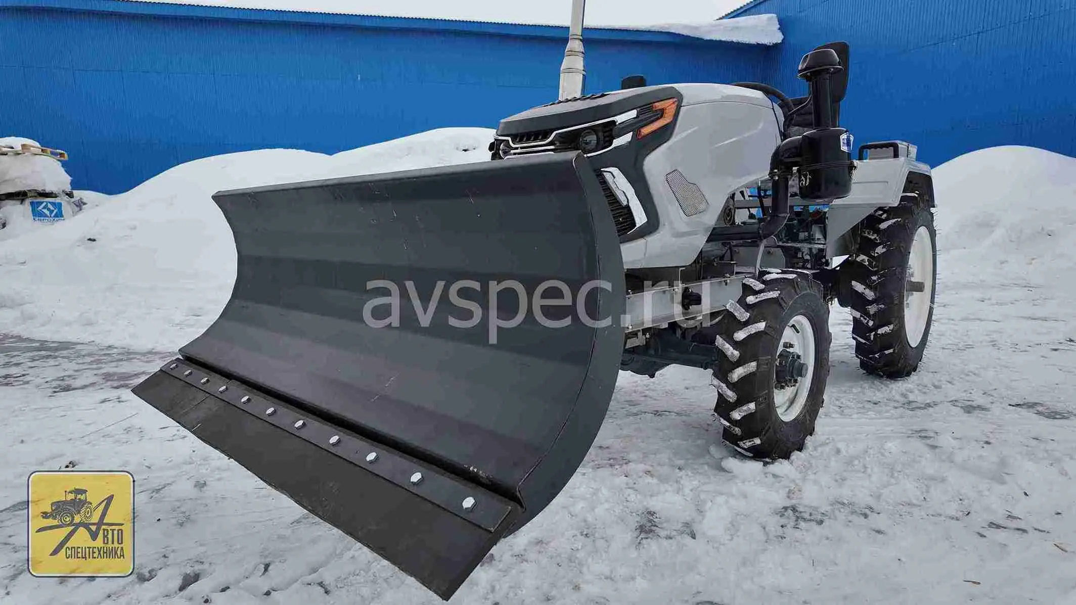 Минитрактор Феникс Р-4 с отвалом снегоуборочным