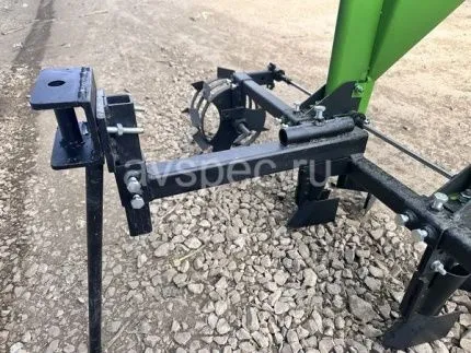 Чеснокосажалка (сеялка чеснока) двухрядная на одноточечную навесную систему