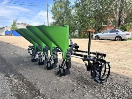 Чеснокосажалка (сеялка чеснока) четырехрядная