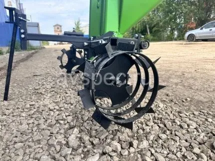 Чеснокосажалка (сеялка чеснока) двухрядная на одноточечную навесную систему