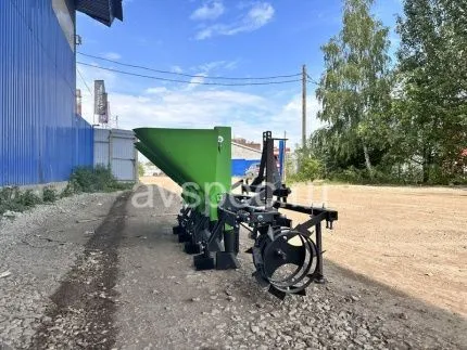 Чеснокосажалка (сеялка чеснока) четырехрядная