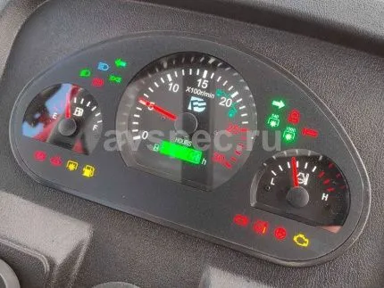 Трактор Dongfeng DF-404C G2 с кабиной